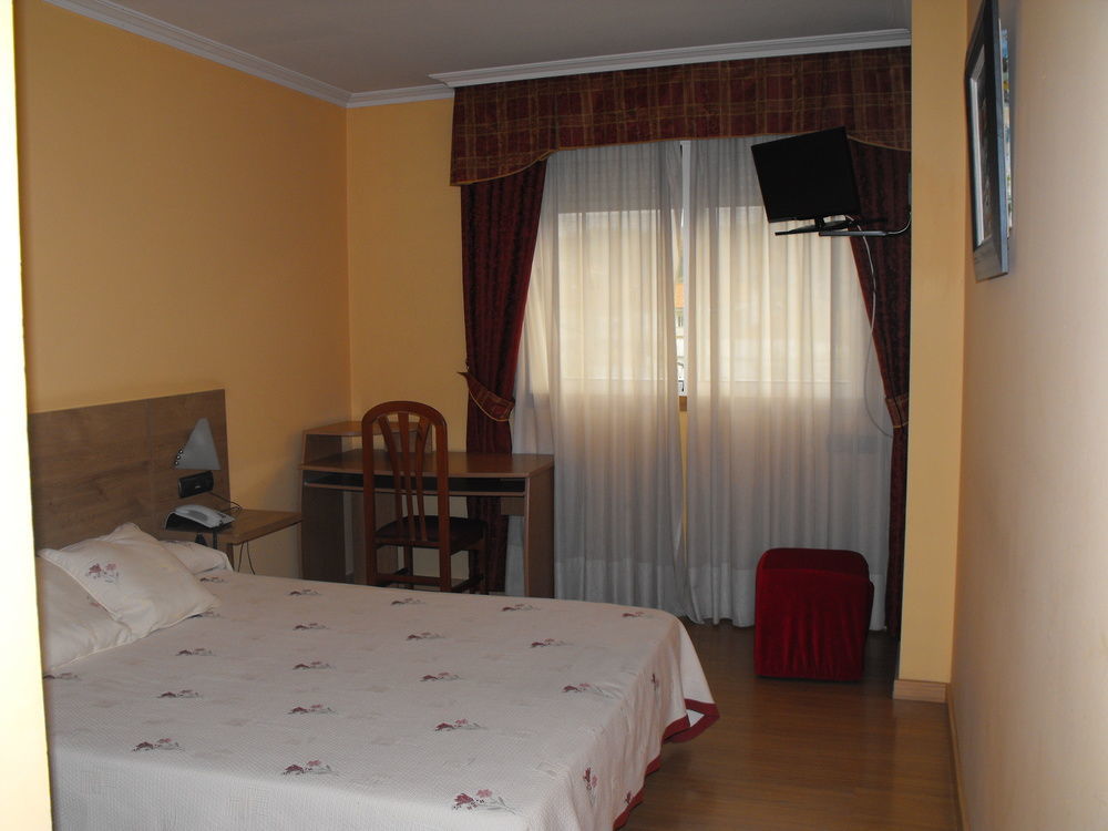Hotel Restaurante Pontinas Lalin Exterior photo